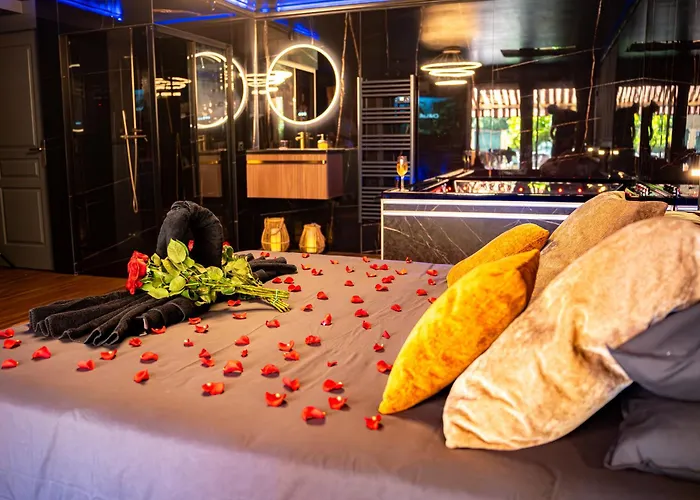 Romance Room & Love - Jacuzzi - Parking - Menton