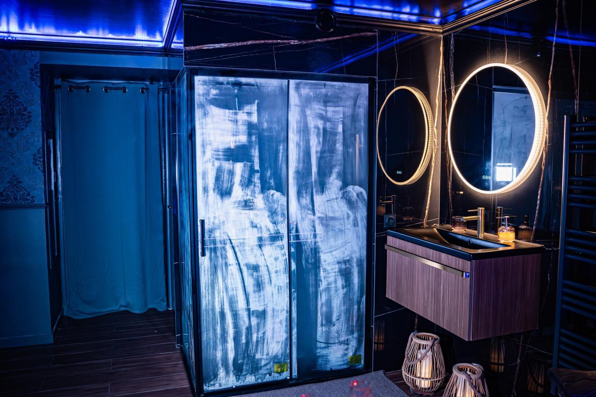 Apartment Romance & - Jacuzzi - Parking - *